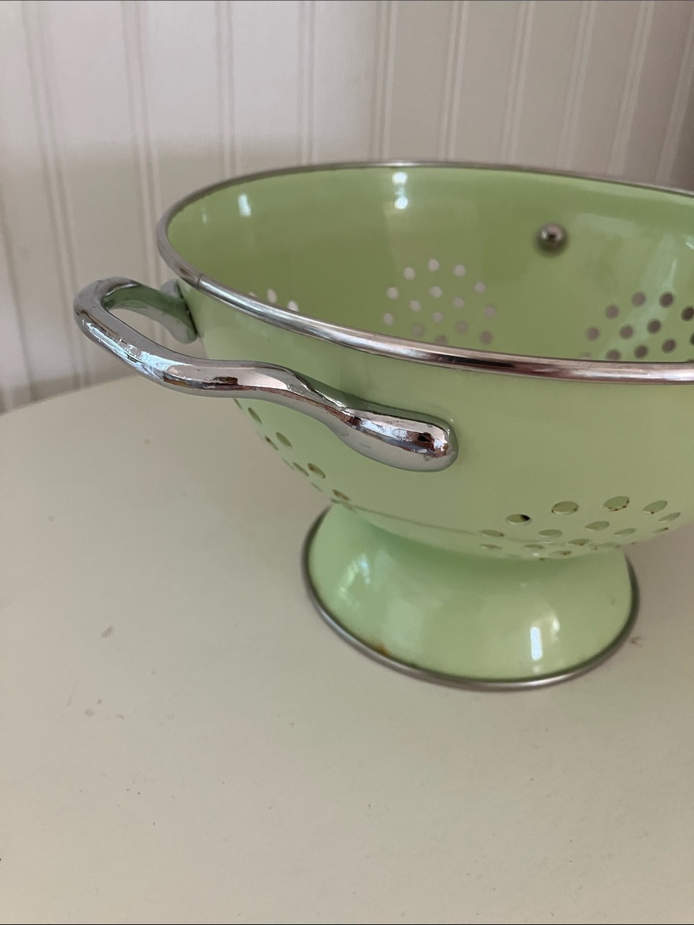 Enamelware Spring Green Colander With Handles & Stainless Steel Trim - Picture 3 of 9